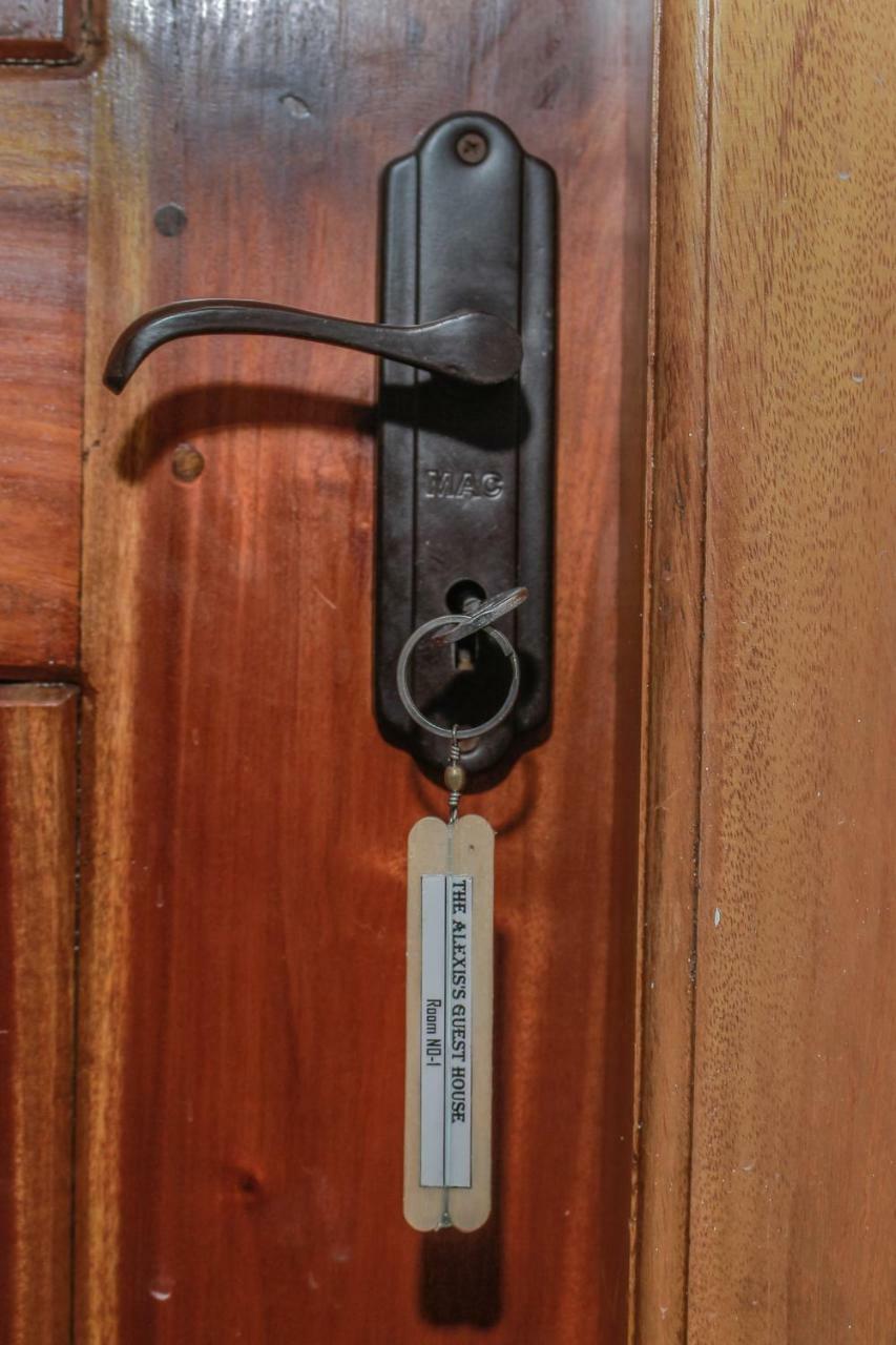 The Alexis'S Guest House Negombo Ngoại thất bức ảnh